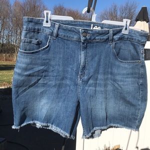 Women’s relaxed fit lee shorts size 18 wide M.  $16.